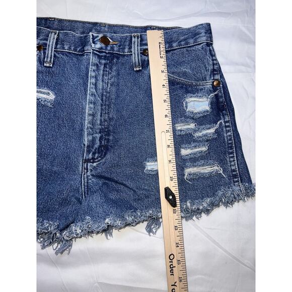 Wrangler Cut Off Jean Shorts Size 31x3 High Rise Blue Denim Raw Hem Western VTG - Picture 4 of 12